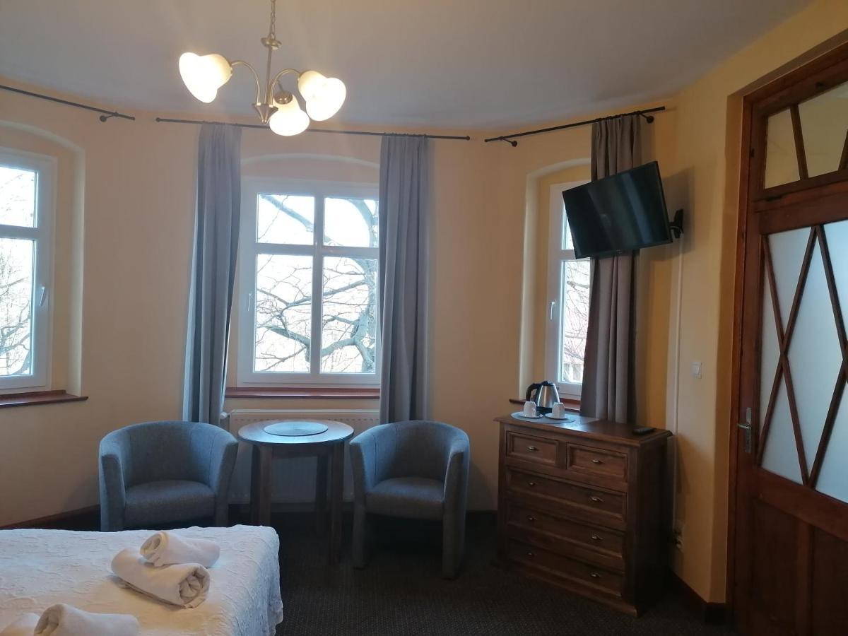 鹏斯吉纳特米默兹酒店 Świeradów-Zdrój 外观 照片